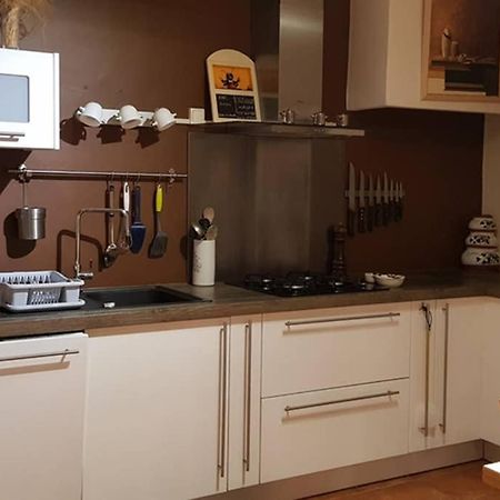 Апартаменты Un Charmant Logement Эг-Морт Экстерьер фото