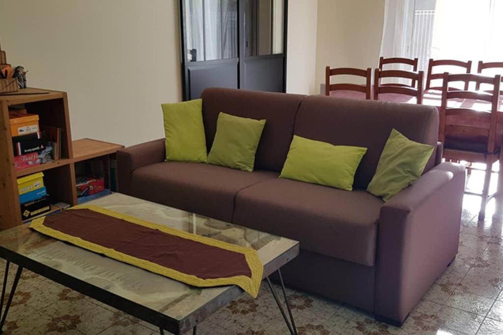 Апартаменты Un Charmant Logement Эг-Морт Экстерьер фото
